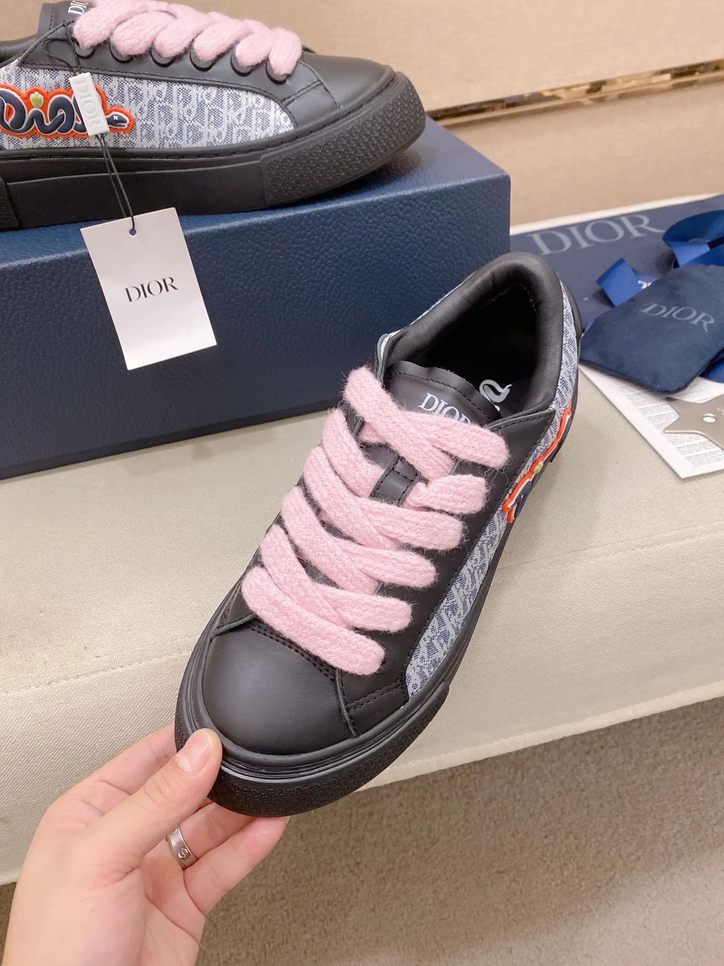 Factory price: 300 Men's shoes 💰[Dior·Dior] Top 🔍Couple style 💏🔍New casual sports style couple shoes, new four-season design, perfect workmanship, lace-up lazy style to create cabinet quality, upper: imported first-layer cowhide, sheepskin lining is soft and comfortable, ultra-light TPU wear-resistant outsole, simple, versatile fashion men's shoes, excellent color code number 35--44
